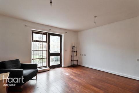 2 bedroom terraced house to rent, Watts Street, London