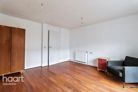 2 bedroom terraced house to rent, Watts Street, London