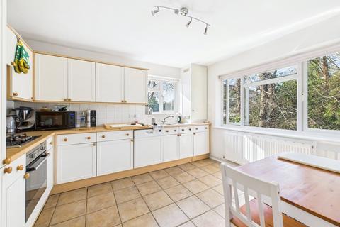 2 bedroom maisonette to rent, Haversham Close, East Twickenham