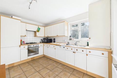 2 bedroom maisonette to rent, Haversham Close, East Twickenham