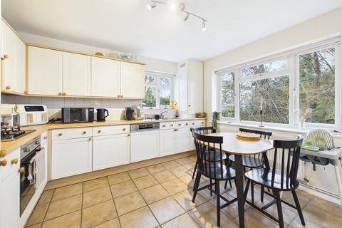 2 bedroom maisonette to rent, Haversham Close, East Twickenham