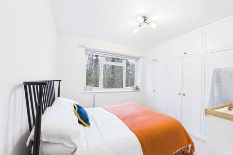 2 bedroom maisonette to rent, Haversham Close, East Twickenham