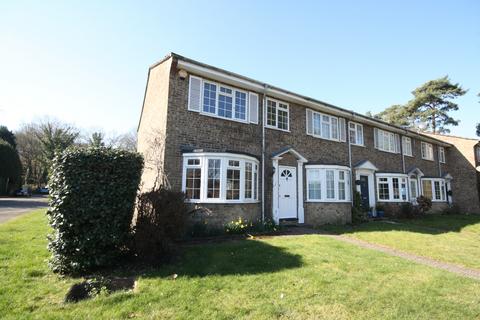 3 bedroom semi-detached house to rent, Woking GU21