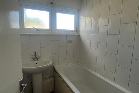 3 bedroom terraced house to rent, Deerswood Avenue, Hatfield