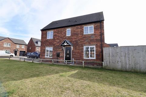 3 bedroom semi-detached house for sale, Hird Avenue, Market Weighton