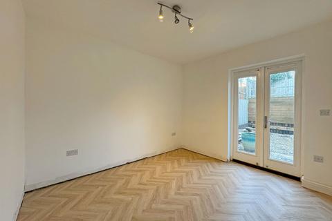 31 Awebridge Way, Gloucester, GL4 4FQ