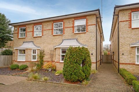 5 bedroom semi-detached house to rent, Lavender Gate, Oxshott, KT22