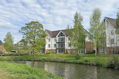 8 Weyview Gardens, Godalming, GU7 1GG