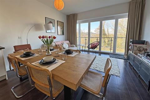 8 Weyview Gardens, Godalming, GU7 1GG