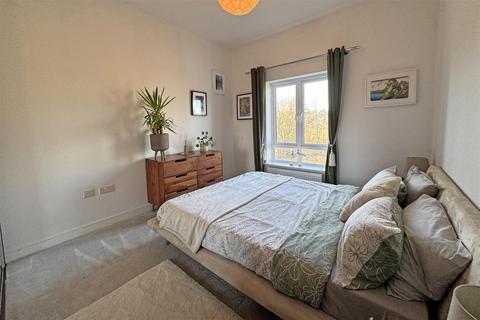 8 Weyview Gardens, Godalming, GU7 1GG