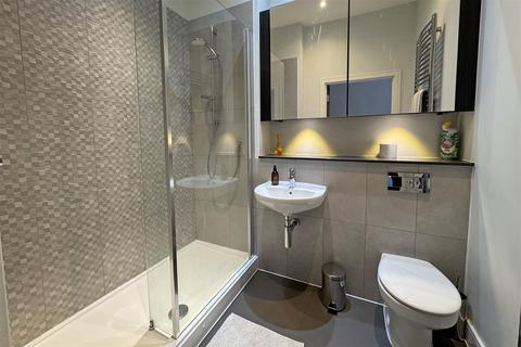8 Weyview Gardens, Godalming, GU7 1GG