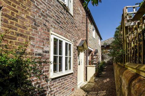 2 bedroom semi-detached house for sale, King Street, Arundel