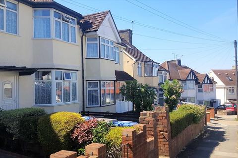 4 bedroom terraced house to rent, Bright & Spacious Four Bedroom House The Ridgeway Colindale NW9