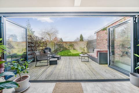 113 Perryfield Way, Richmond, TW10 7SN