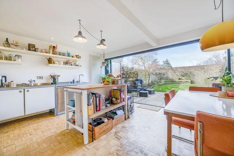 113 Perryfield Way, Richmond, TW10 7SN