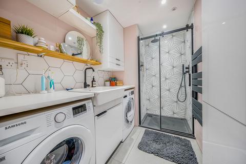113 Perryfield Way, Richmond, TW10 7SN