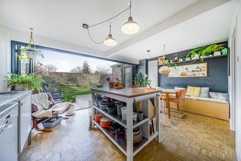 113 Perryfield Way, Richmond, TW10 7SN
