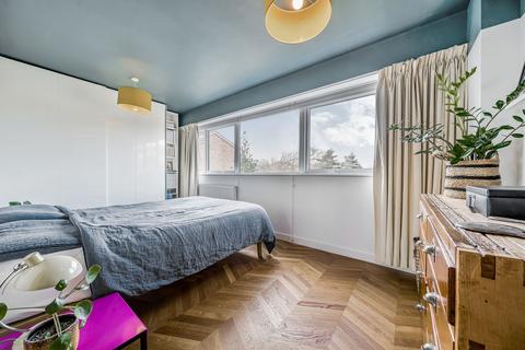 113 Perryfield Way, Richmond, TW10 7SN