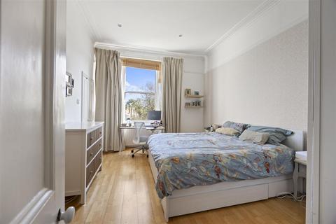Flat 3, 4 Belsize Park, London, NW3 4ET