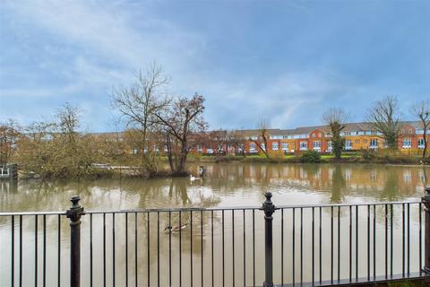 56 Avon Place, Reading, RG1 3LA