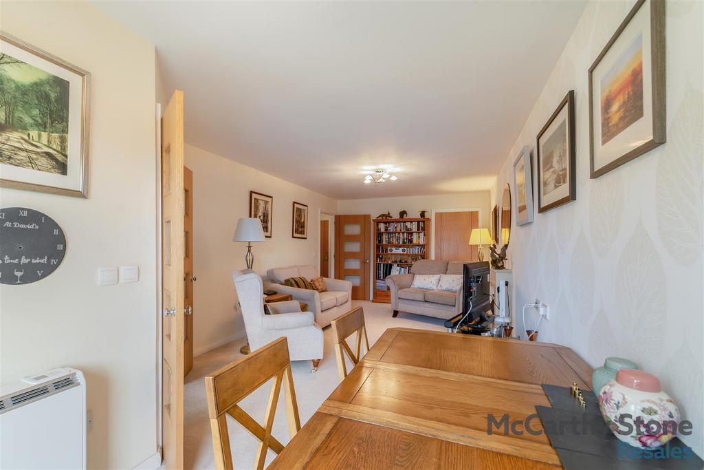 8637878-interior10.jpg