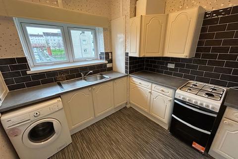 2 bedroom flat to rent, Edinbeg Avenue, Toryglen, Glasgow, G42