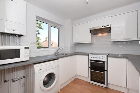 2 bedroom flat to rent, Newton Avenue Muswell Hill N10