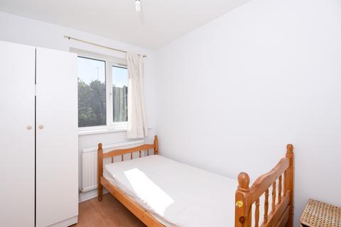 2 bedroom flat to rent, Newton Avenue Muswell Hill N10