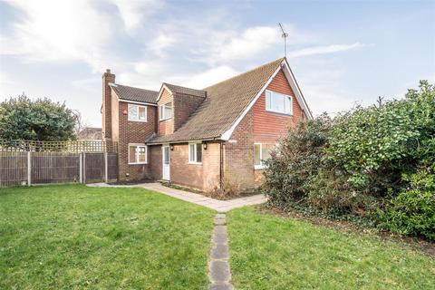 4 bedroom detached house to rent, New Road, Mitcham