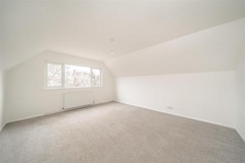 4 bedroom detached house to rent, New Road, Mitcham