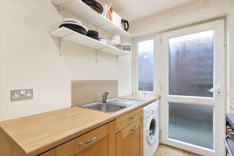 Flat 1, Park Court Woodside, London, SW19 7AH