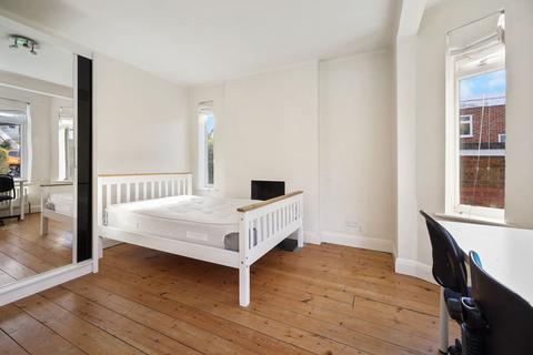 Flat 1, Park Court Woodside, London, SW19 7AH
