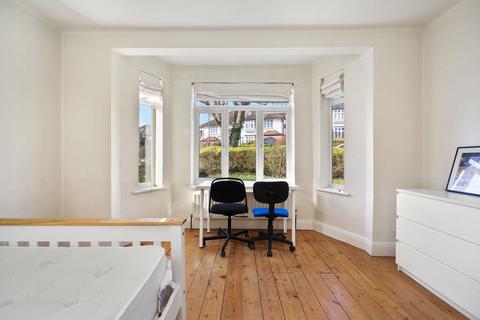 Flat 1, Park Court Woodside, London, SW19 7AH