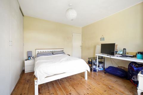 Flat 1, Park Court Woodside, London, SW19 7AH