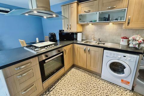 1 bedroom flat for sale, Doulton Close, Swindon, SN25 2FT