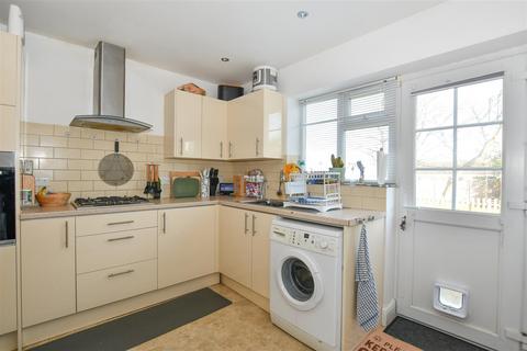 2 bedroom maisonette to rent, Catsey Lane, Bushey