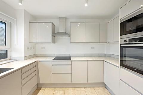 3 bedroom apartment to rent, King Square, London, EC1V