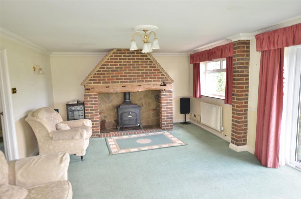 Sitting room &amp; fireplace