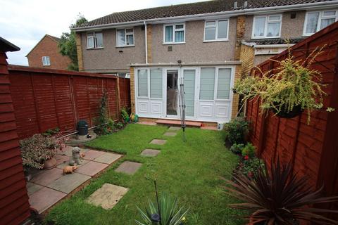 3 bedroom terraced house to rent, Mountsfield Close, Stanwell Moor TW19