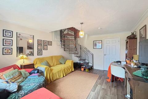 2 bedroom terraced house to rent, Caroline Close, Wivenhoe, CO7 9SD