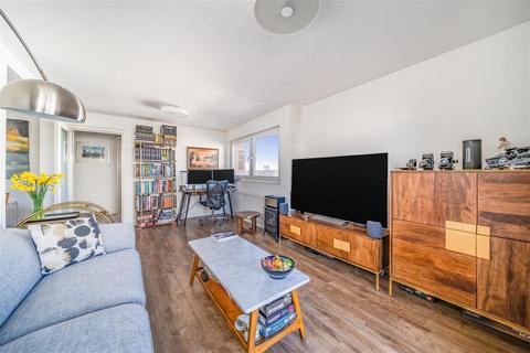 2 bedroom apartment for sale, Avenue Elmers, Surbiton