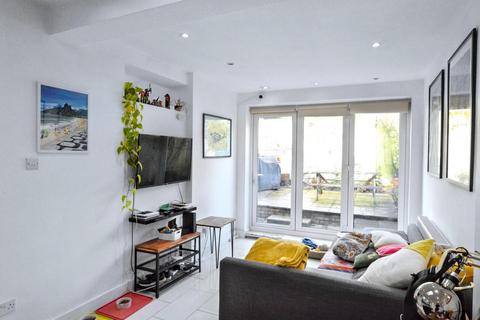 2 bedroom flat to rent, Windermere Avenue, Queen's Park, NW6