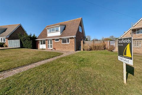 3 bedroom detached house for sale, Caws Avenue, Seaview, PO34 5JX