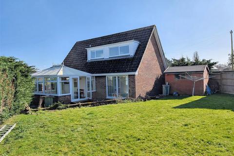 3 bedroom detached house for sale, Caws Avenue, Seaview, PO34 5JX