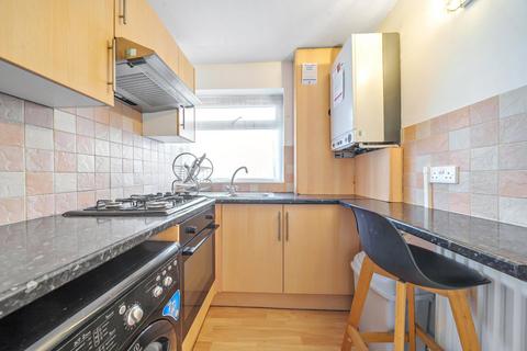 Studio to rent, Boston Manor Road, Brentford, TW8