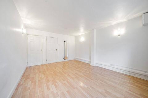 Studio to rent, Boston Manor Road, Brentford, TW8