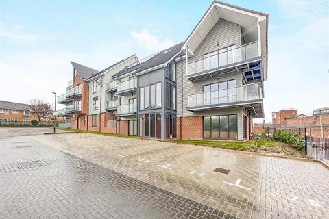 3 bedroom penthouse for sale, The Courtyard, Rayleigh SS6