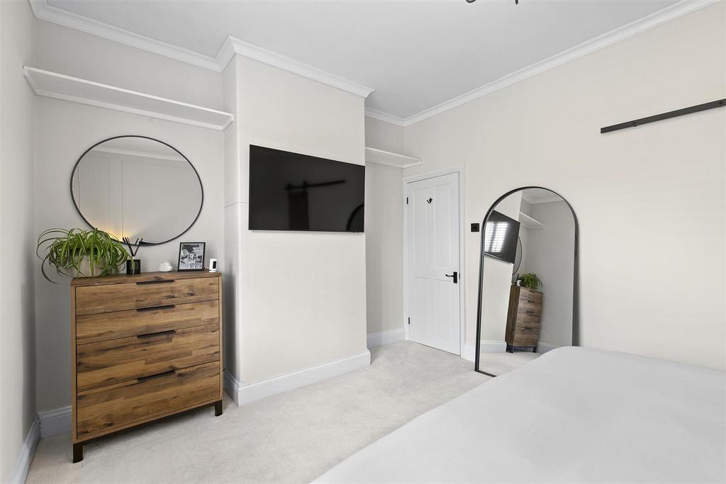 Bed 1 3.jpg