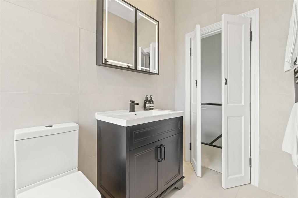 Bathroom 2.jpg