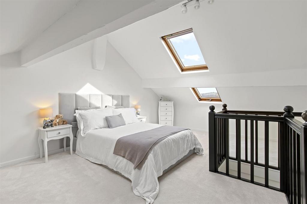 Bed 2.jpg